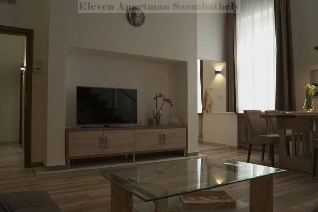 Appartamento Eleven Apartman Szombathely Esterno foto